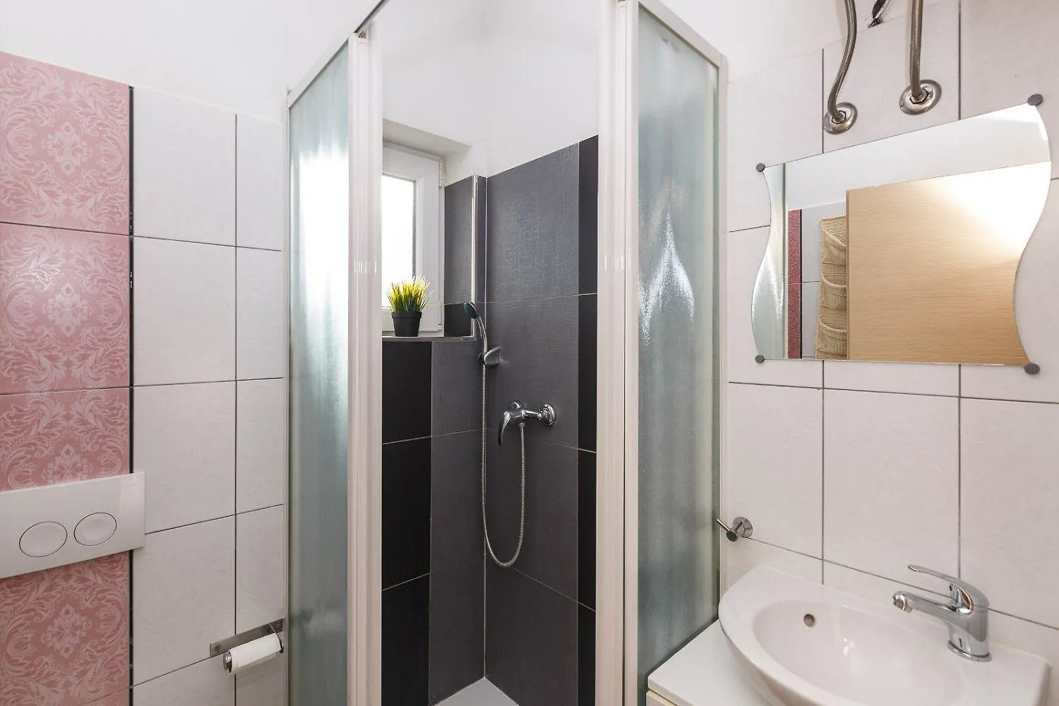 Holiday home Faszinierendes Ferienhaus Nur 500 Meter Zum Strand Mit Meerblick, Whirlpool, Grill Dramalj