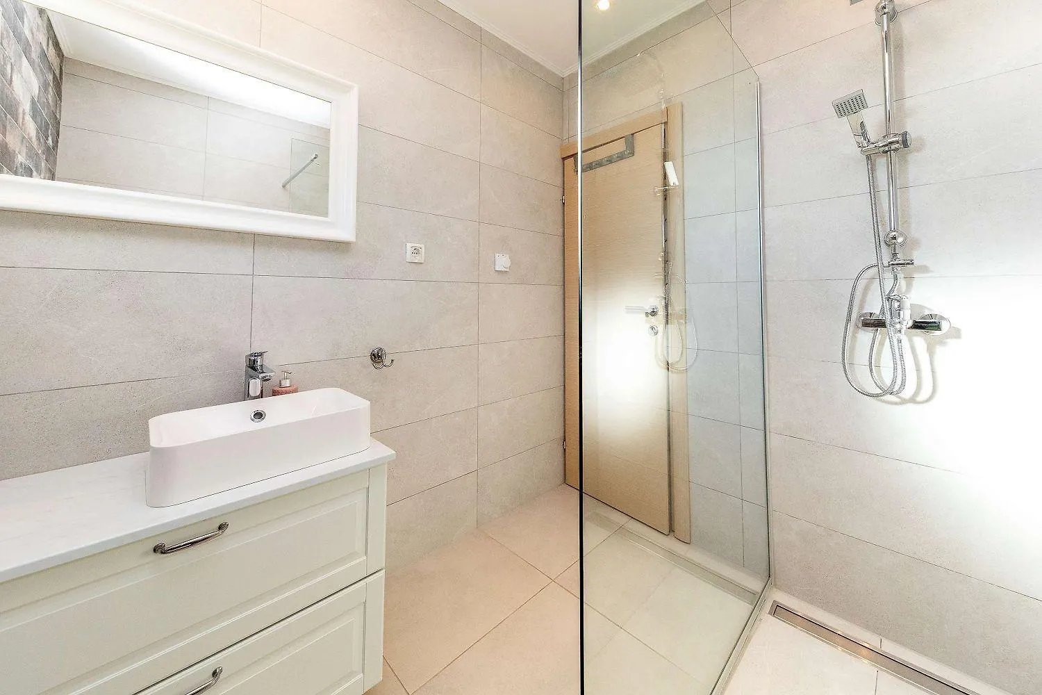 Holiday home Faszinierendes Ferienhaus Nur 500 Meter Zum Strand Mit Meerblick, Whirlpool, Grill Dramalj