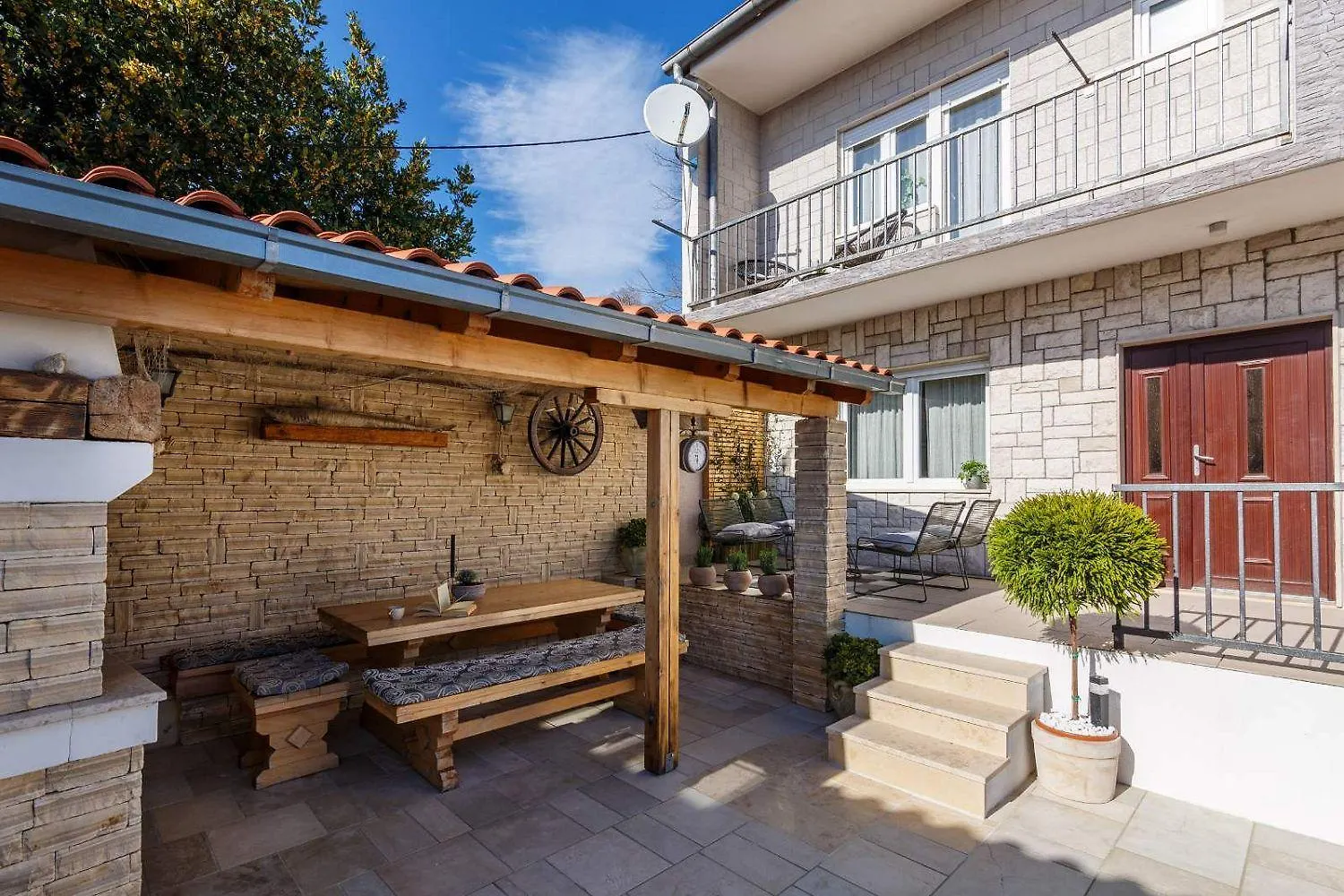 Faszinierendes Ferienhaus Nur 500 Meter Zum Strand Mit Meerblick, Whirlpool, Grill Dramalj 0*,  Croatia