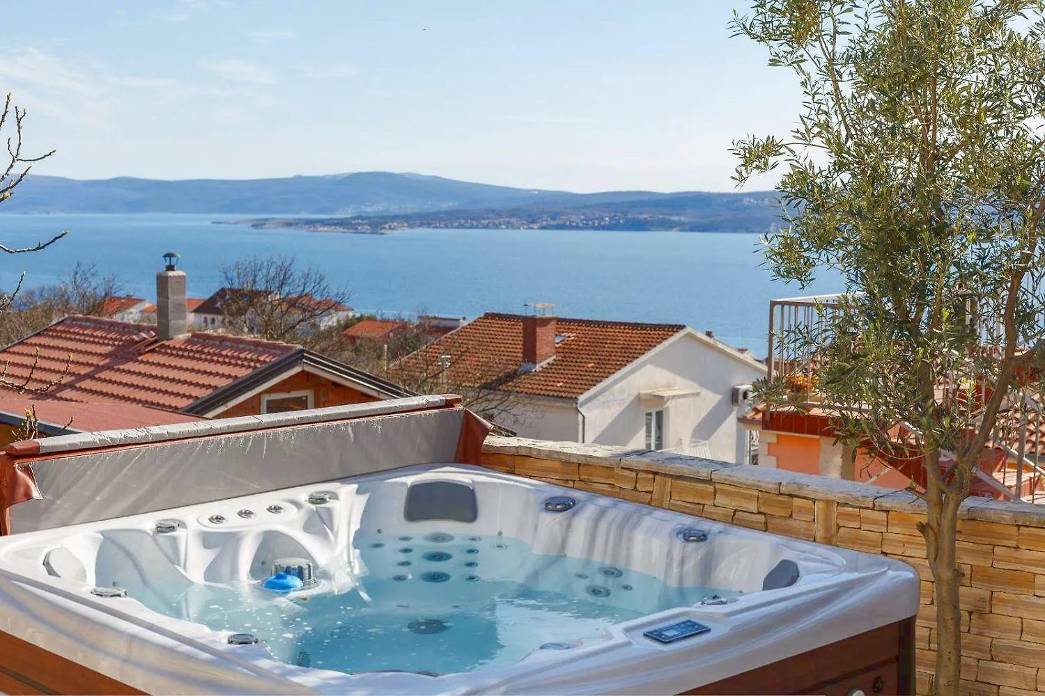 Faszinierendes Ferienhaus Nur 500 Meter Zum Strand Mit Meerblick, Whirlpool, Grill Dramalj Holiday home