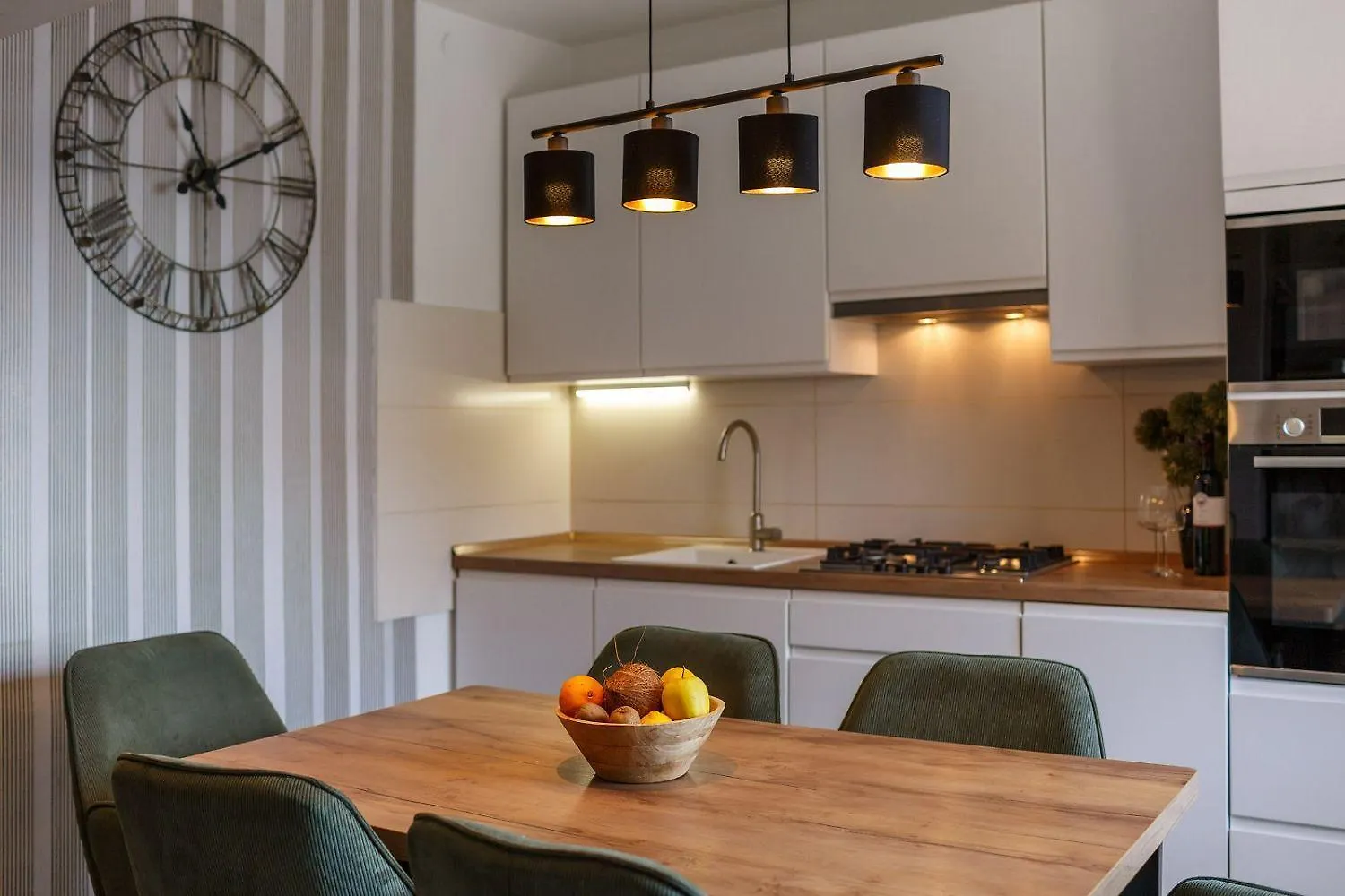 Faszinierendes Ferienhaus Nur 500 Meter Zum Strand Mit Meerblick, Whirlpool, Grill Dramalj Holiday home
