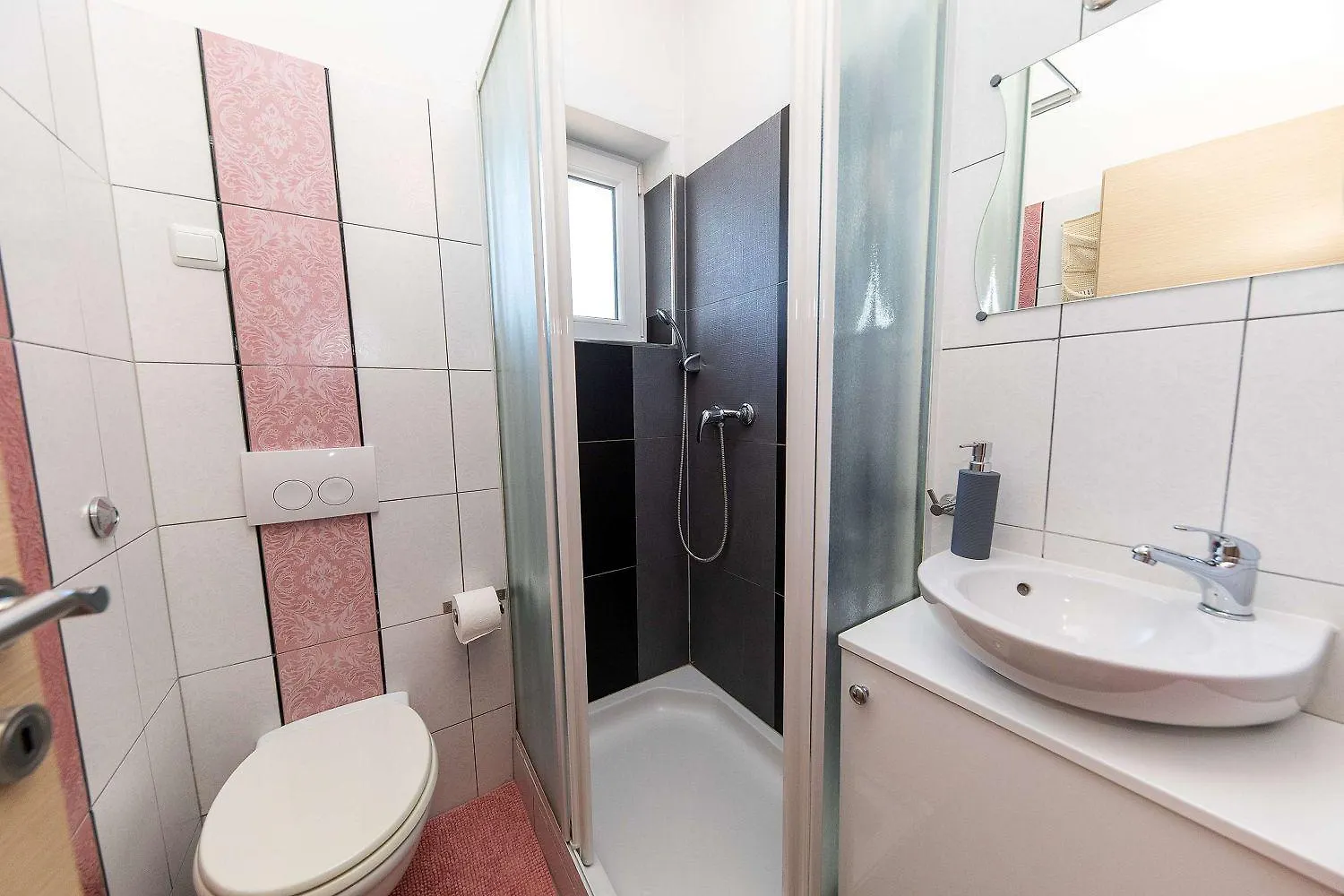 Faszinierendes Ferienhaus Nur 500 Meter Zum Strand Mit Meerblick, Whirlpool, Grill Dramalj Holiday home