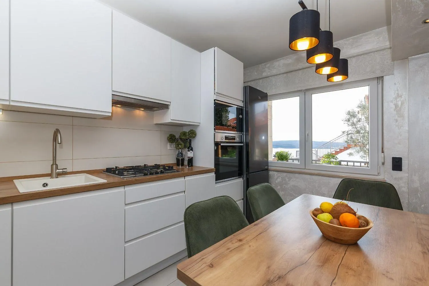 Faszinierendes Ferienhaus Nur 500 Meter Zum Strand Mit Meerblick, Whirlpool, Grill Dramalj